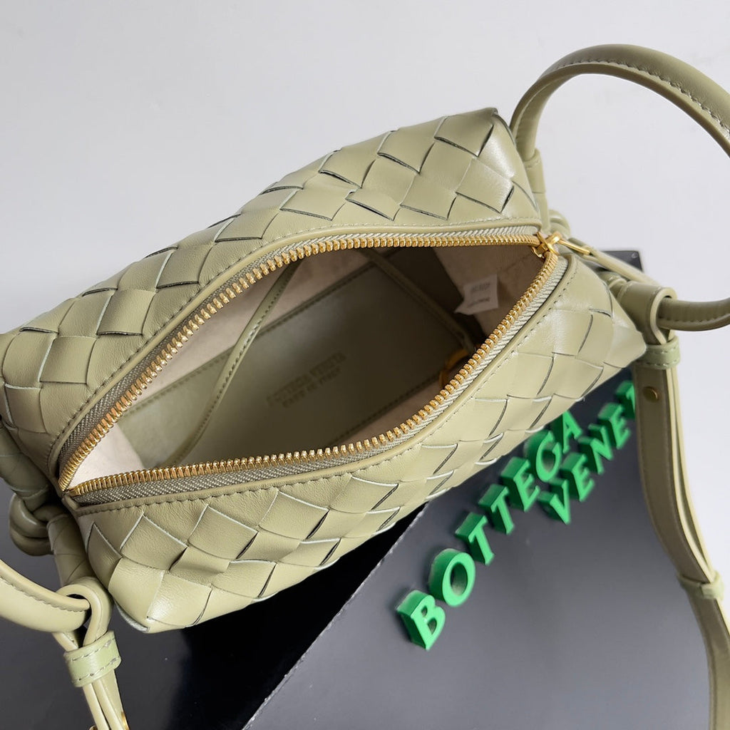Bottega Veneta Top Handle Loop Bag 796615 in Light Green Leather