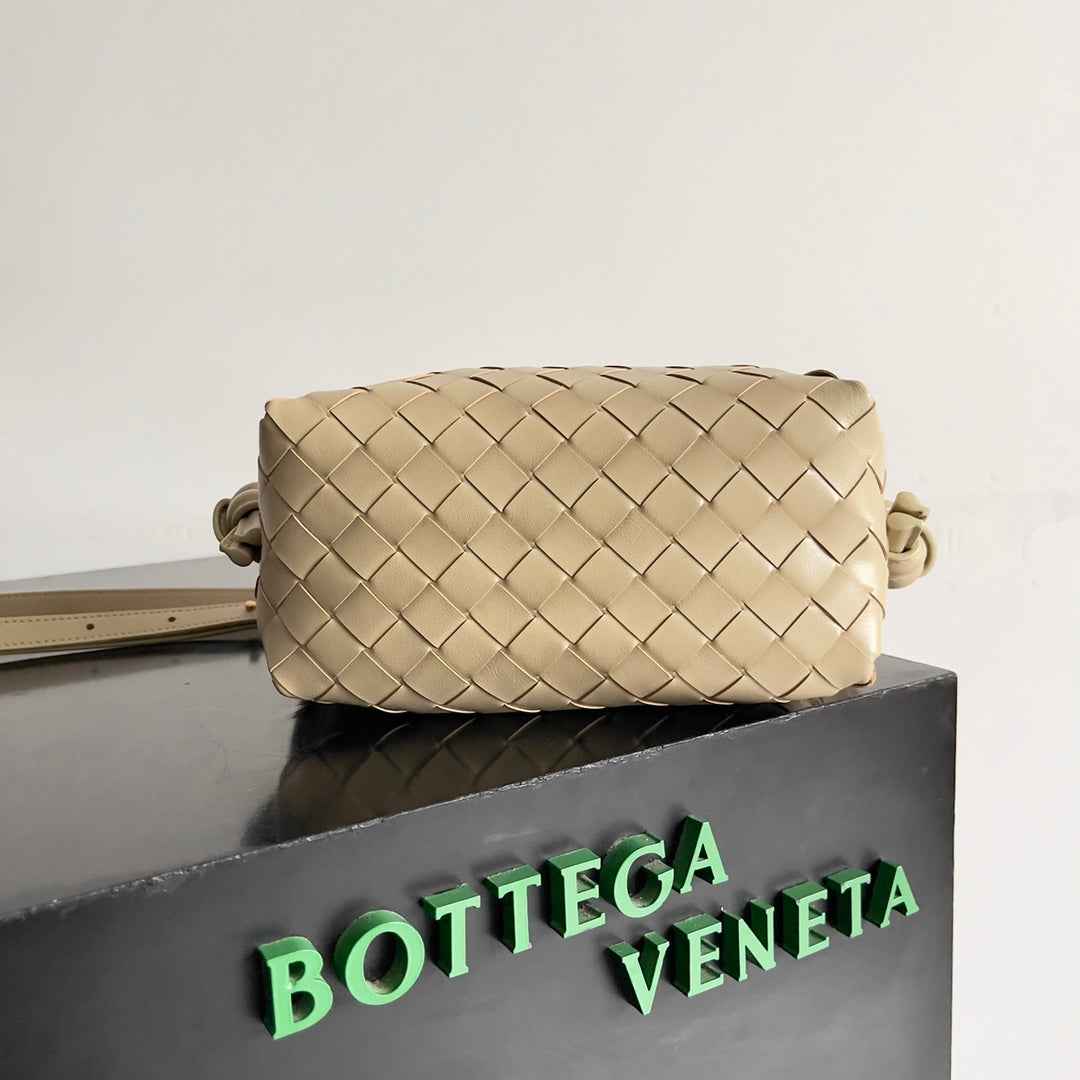 Bottega Veneta Top Handle Loop Bag 796615 in Apricot