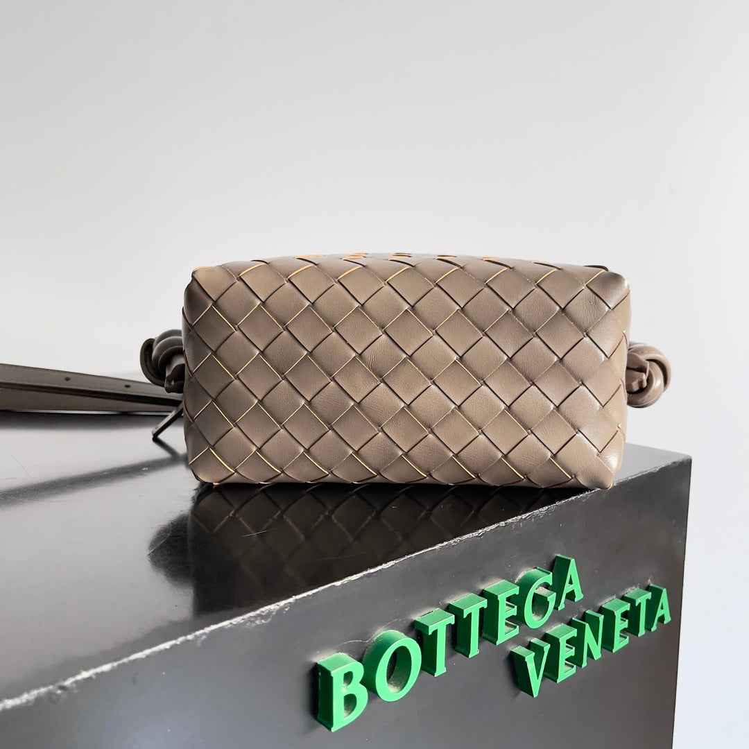 Bottega Veneta Top Handle Loop Bag 796615 in Power Pink