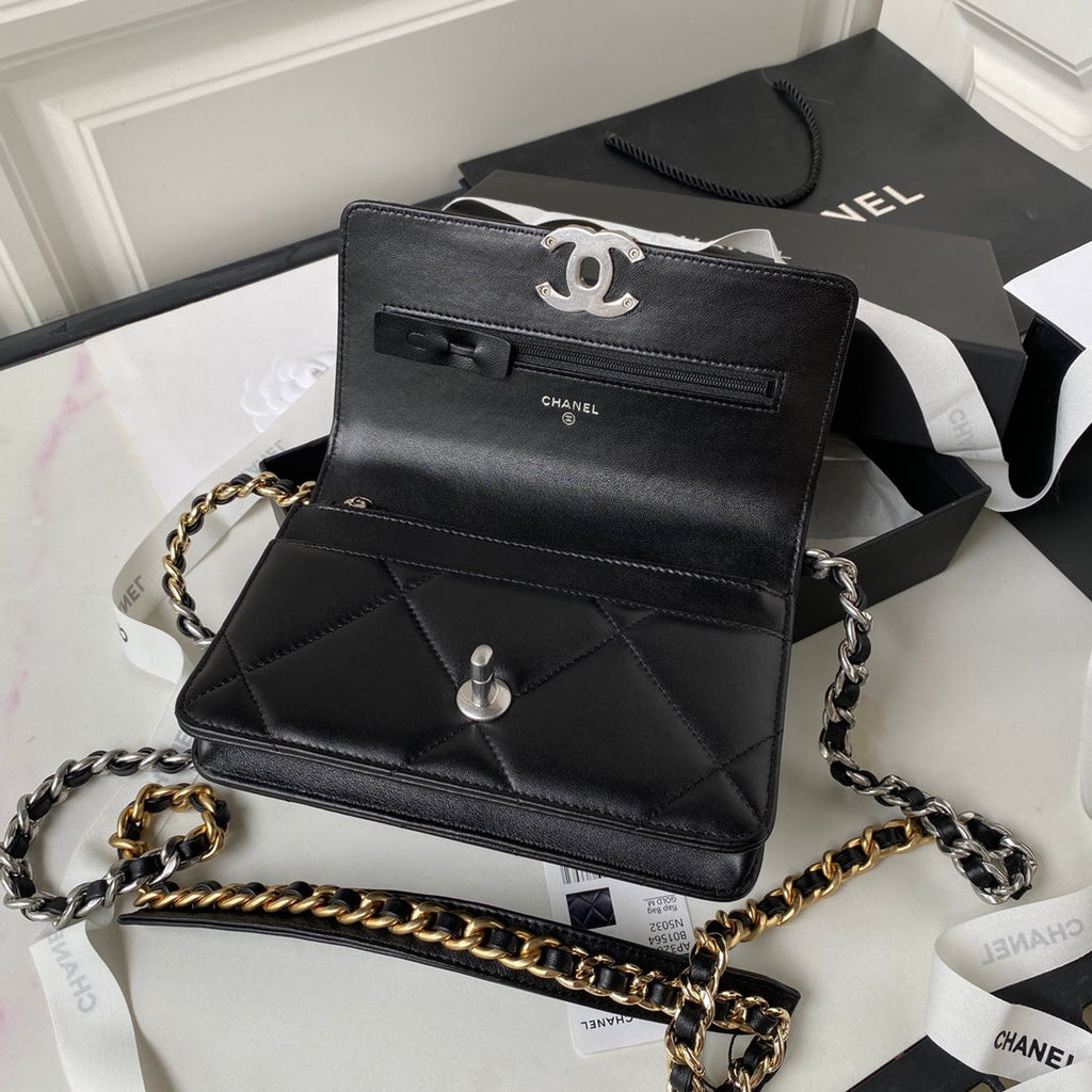 Chanel 19 wallet on chain AP3267 Shiny lambskin Black Silver