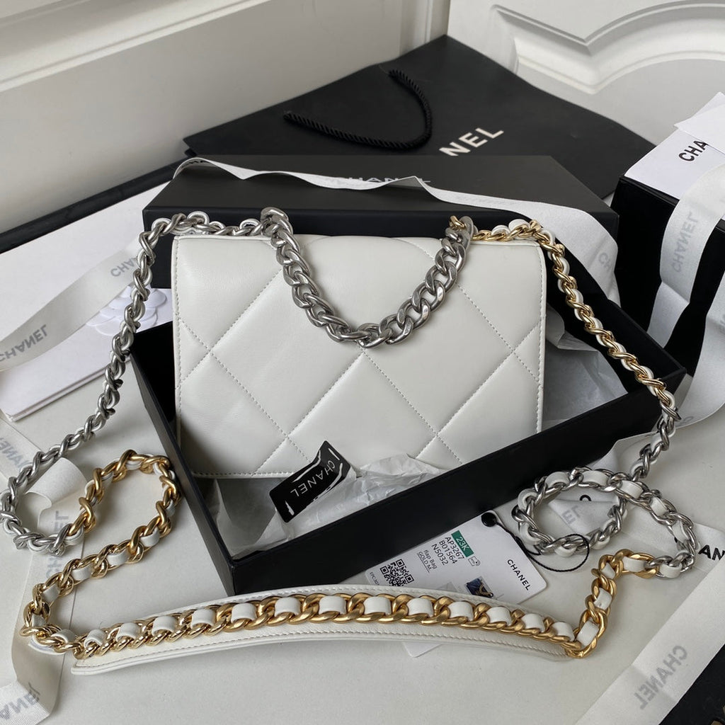 Chanel 19 wallet on chain AP3267 Shiny lambskin White Silver