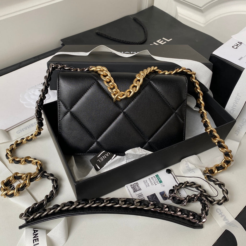 Chanel 19 wallet on chain AP3267 Shiny lambskin Black Gold
