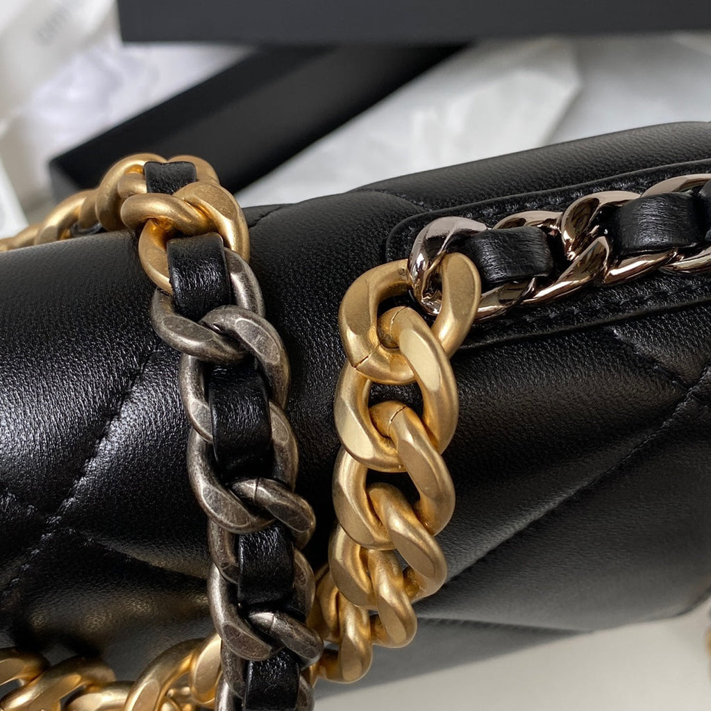 Chanel 19 wallet on chain AP3267 Shiny lambskin Black Gold