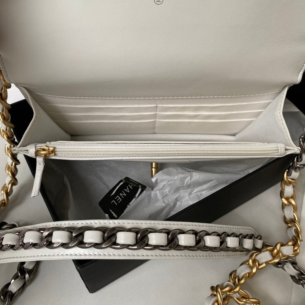Chanel 19 wallet on chain AP3267 Shiny lambskin White Gold