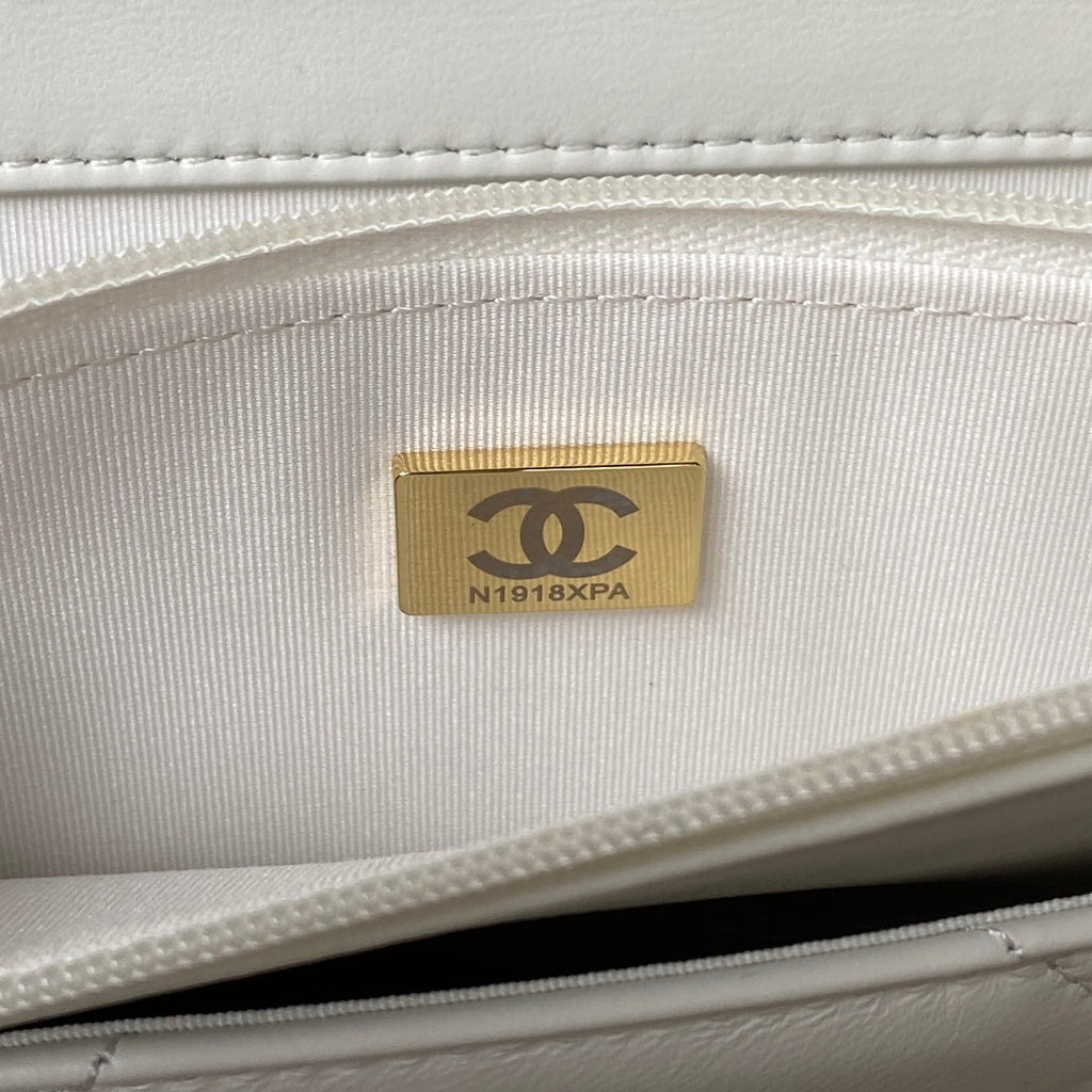 Chanel 19 wallet on chain AP3267 Shiny lambskin White Gold