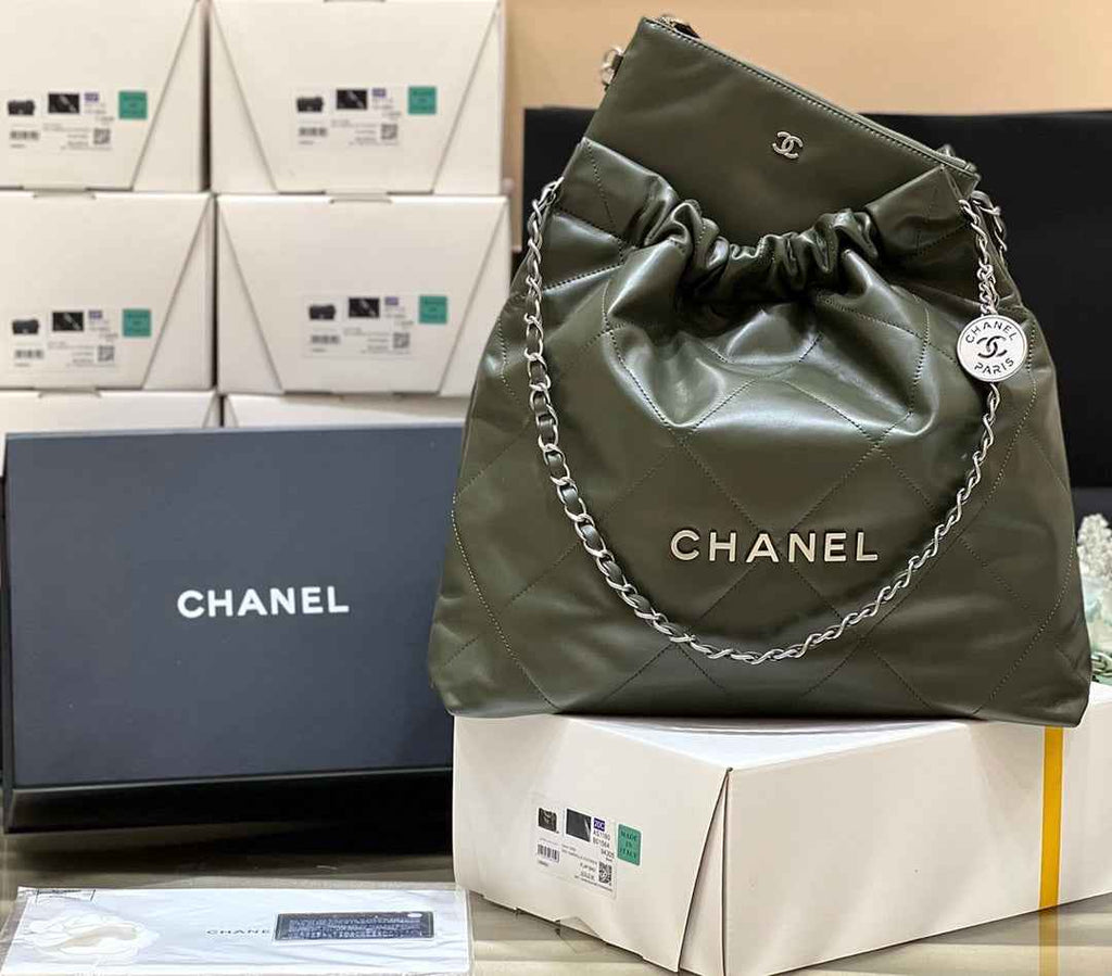 Chanel 22 Bag AS3261 Dark Green Shiny Calfskin Gold-Tone Metal