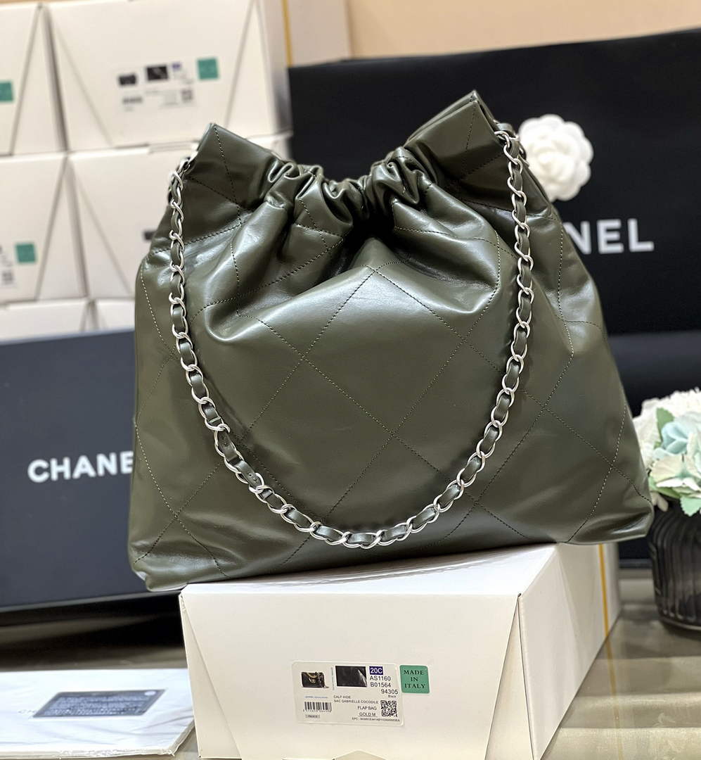 Chanel 22 Bag AS3261 Dark Green Shiny Calfskin Gold-Tone Metal