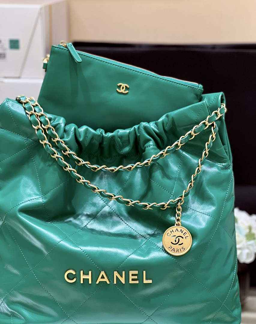 Chanel 22 Bag AS3261 Green Shiny Calfskin Gold-Tone Metal