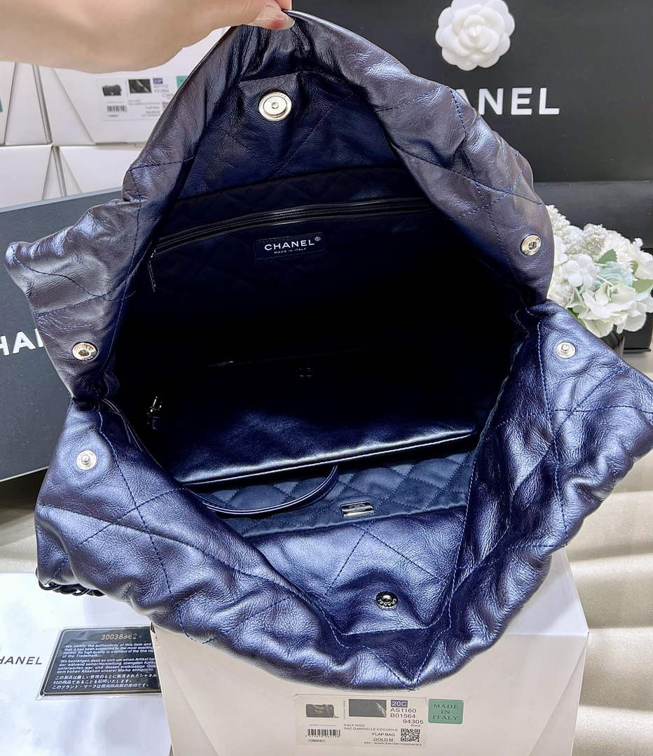 Chanel 22 Bag AS3261 Navy Blue Shiny Calfskin Black-Tone Metal