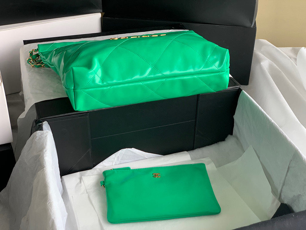 Chanel 22 Small Handbag AS3260 Shiny Calfskin Gold-Tone Metal Green