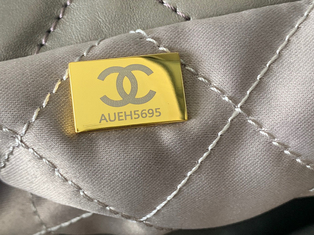 Chanel 22 Handbag AS3261 Shiny Calfskin Gold-Tone Metal Ruthenium