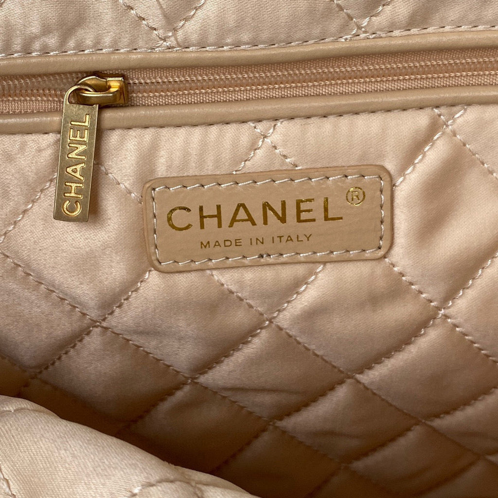 Chanel 22 Handbag AS3261 Shiny Calfskin Gold-Tone Metal White Logo Black