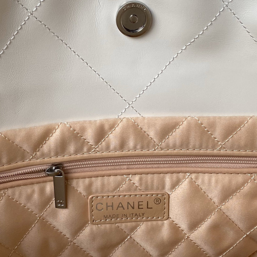 Chanel 22 Handbag AS3261 White Calfskin