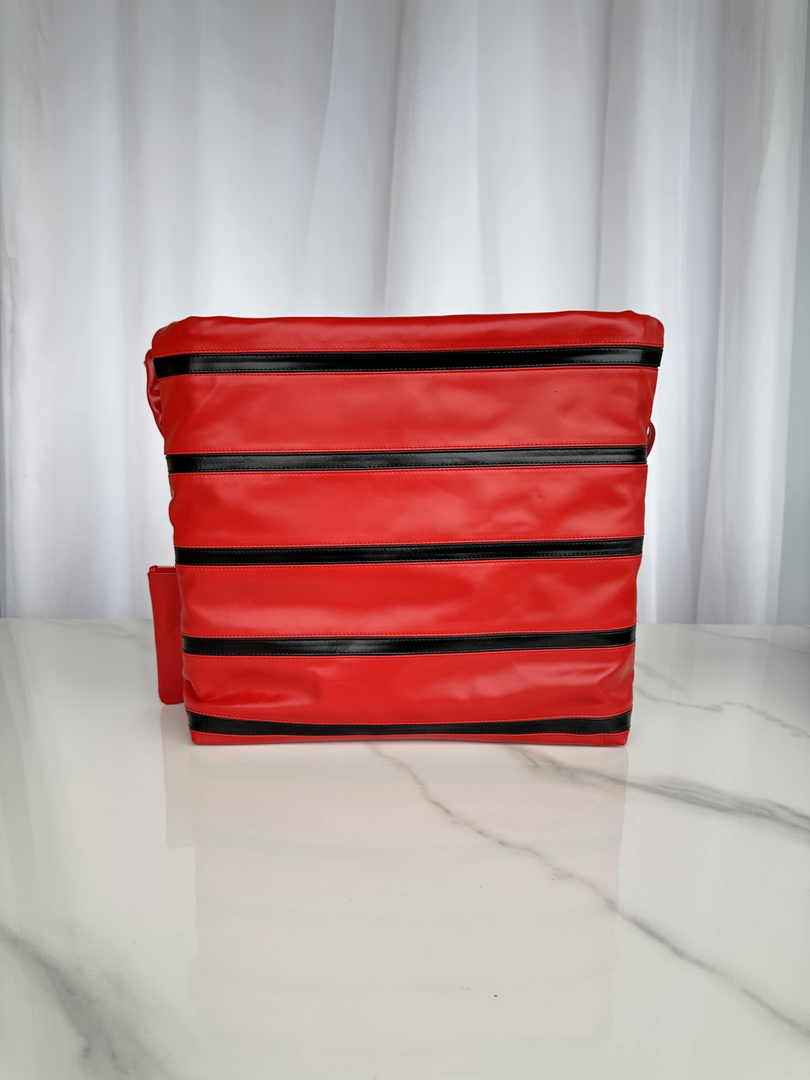 Chanel 22 Handbag AS3261 Red Black Calfskin