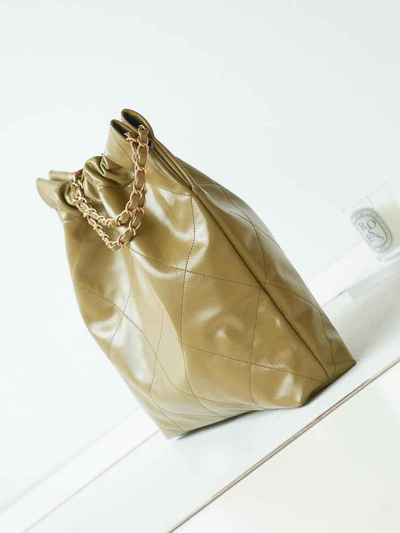 Chanel 22 Handbag AS3261 Calfskin Green