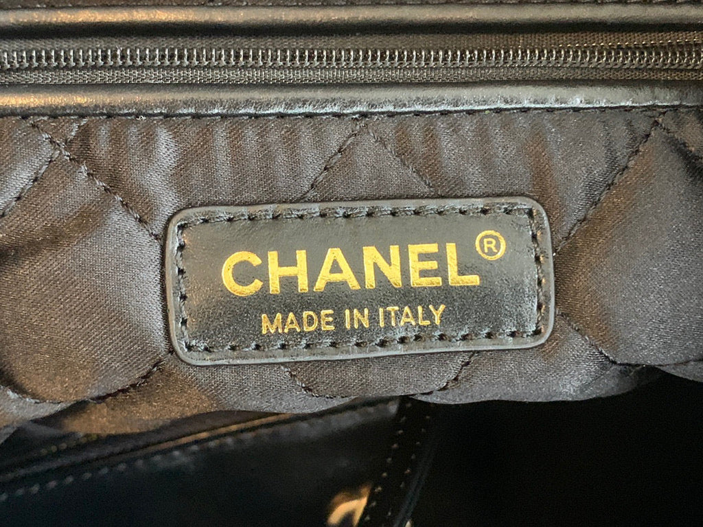Chanel 22 Large Handbag AS3262 Shiny Calfskin Gold-Tone Metal Black
