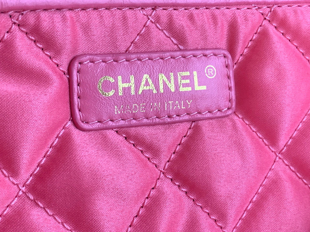 Chanel 22 Large Handbag AS3262 Shiny Calfskin Gold-Tone Metal Coral Pink