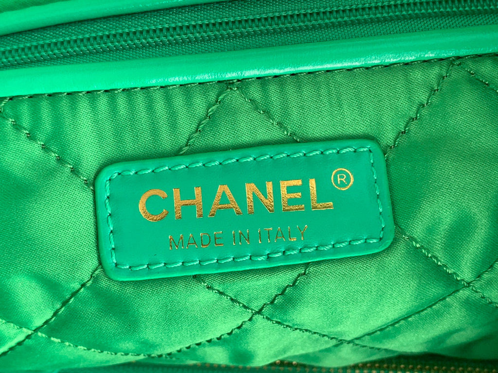 Chanel 22 Large Handbag AS3262 Shiny Calfskin Gold-Tone Metal Green