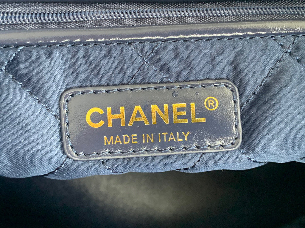 Chanel 22 Large Handbag AS3262 Shiny Calfskin Gold-Tone Metal Navy Blue