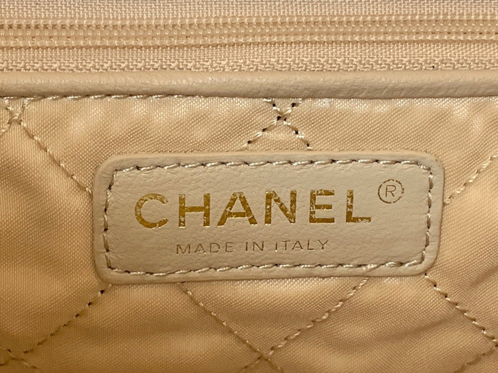 Chanel 22 Large Handbag AS3262 Shiny Calfskin Gold-Tone Metal White