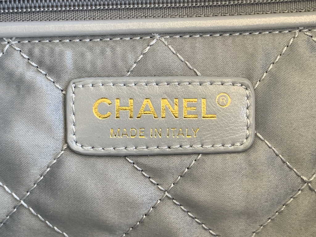 Chanel 22 Large Handbag AS3262 Shiny Calfskin Gold-Tone Metal Gray