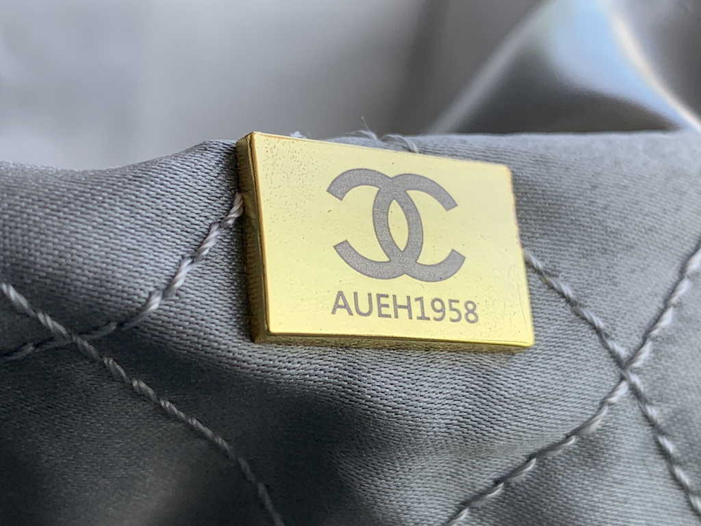 Chanel 22 Large Handbag AS3262 Shiny Calfskin Gold-Tone Metal Gray