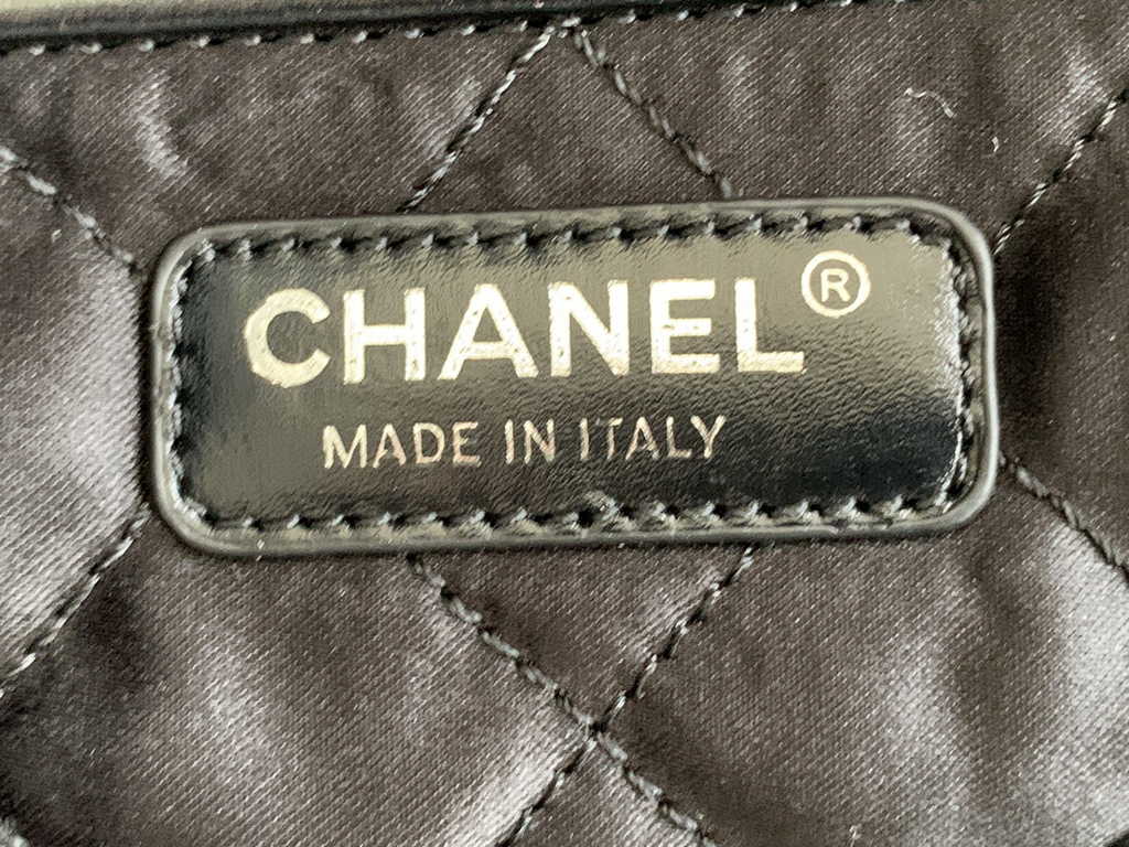 Chanel 22 Large Handbag AS3262 Shiny Calfskin Silver-Tone Metal