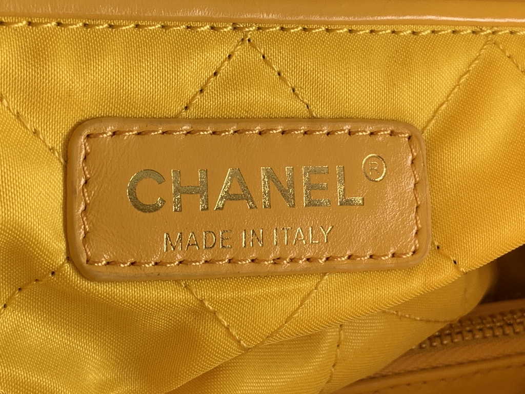 Chanel 22 Large Handbag AS3262 Yellow Shiny Calfskin Gold-Tone Metal