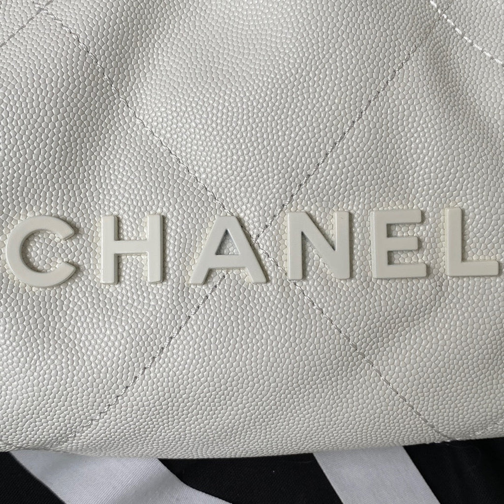 Chanel 22 Mini bag AS3980 Shiny Grained Calfskin Gold-Tone White