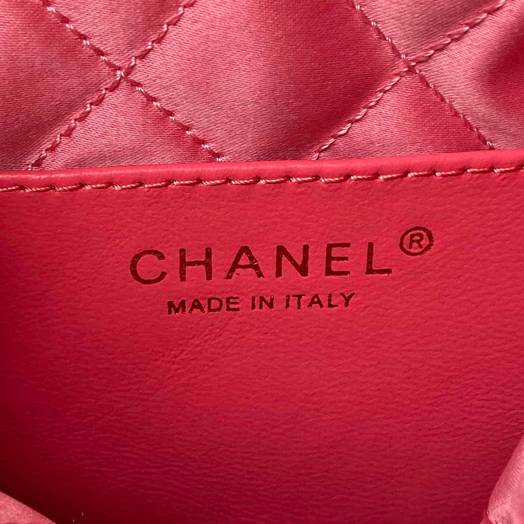 Chanel 22 Mini bag AS3980 Shiny Grained Calfskin Gold-Tone Red