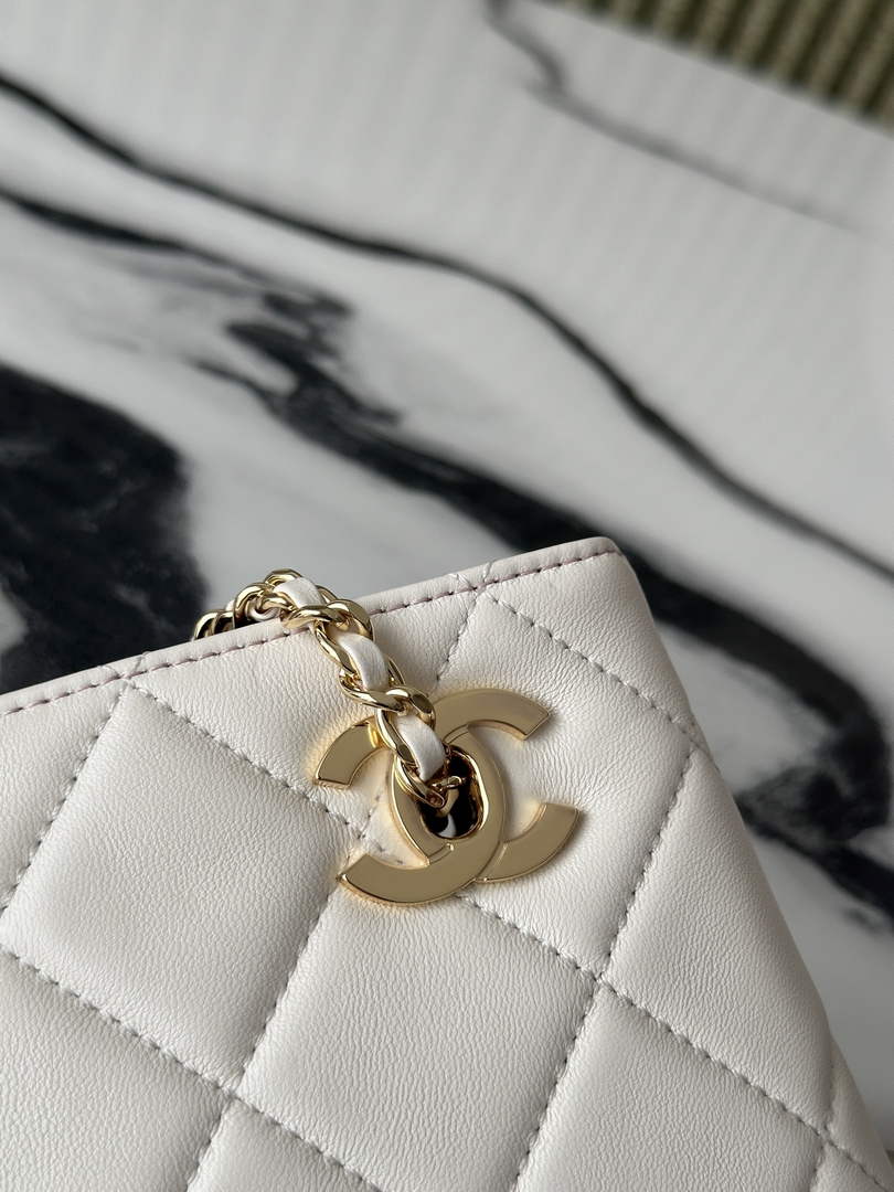 Chanel 22 Small Shopping Bag Lambskin White AS6248