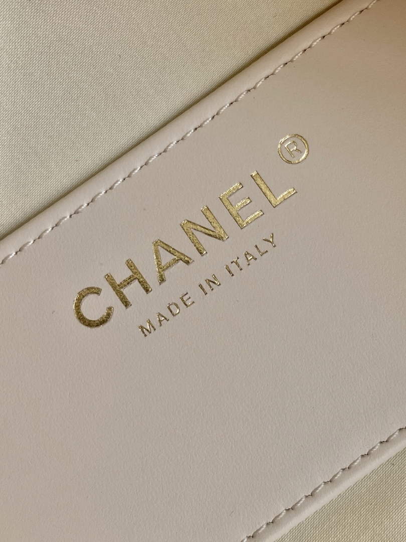 Chanel 25 Mini Handbag AS5631 - White Grained Calfskin