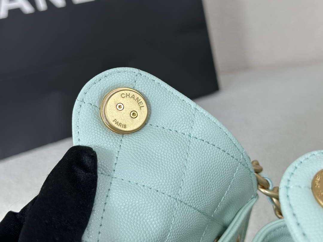 Chanel 25 small handbag, AS5293 Grained Calfskin Green