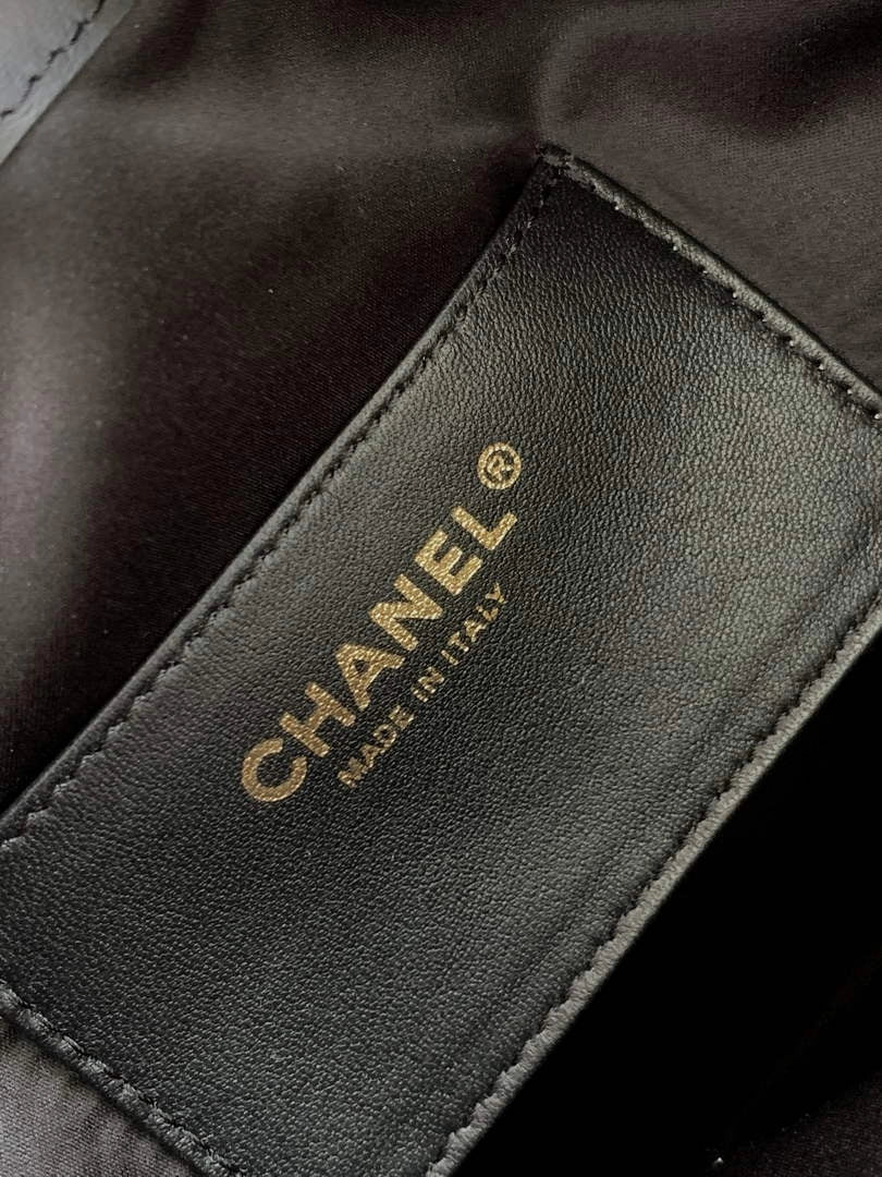 Chanel 25 small handbag, AS5293 Tweed Black