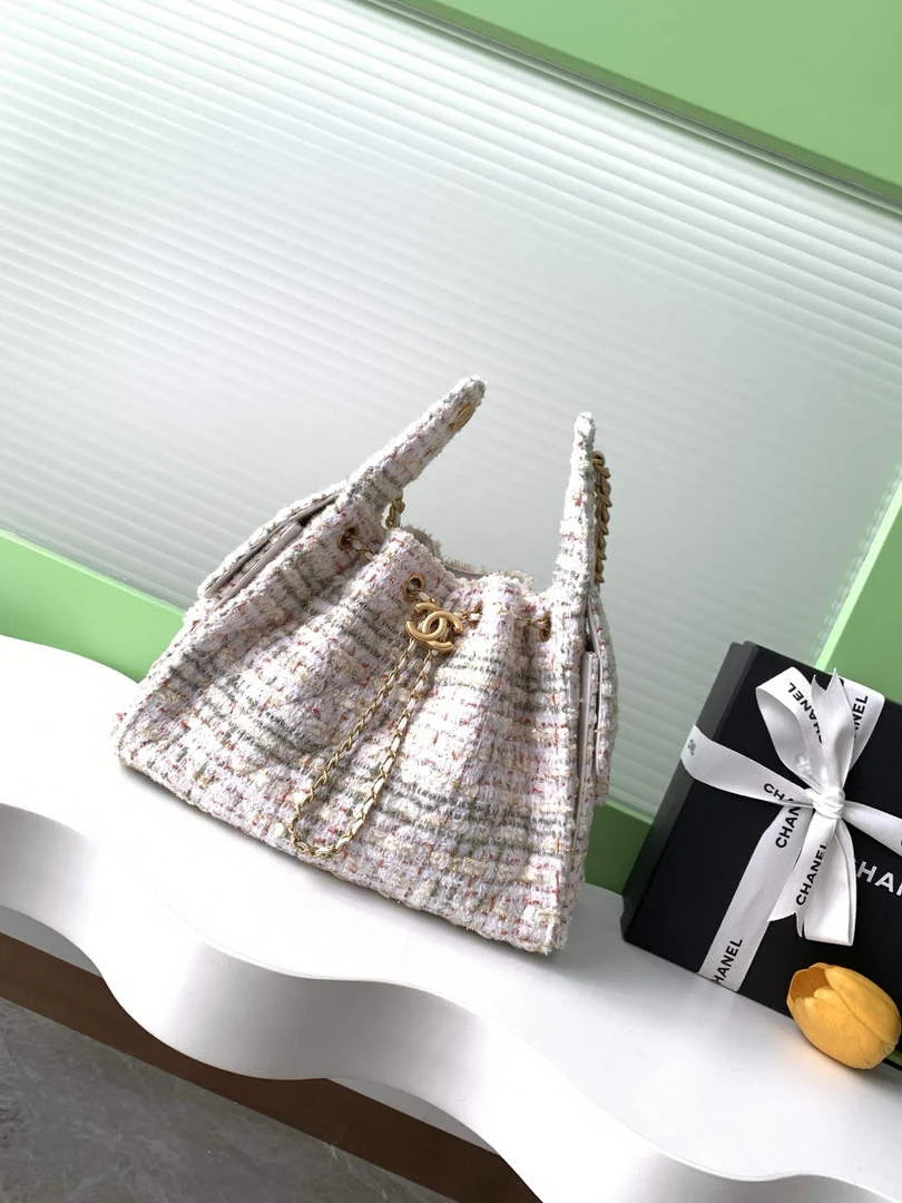 Chanel 25 small handbag, AS5293 Tweed White