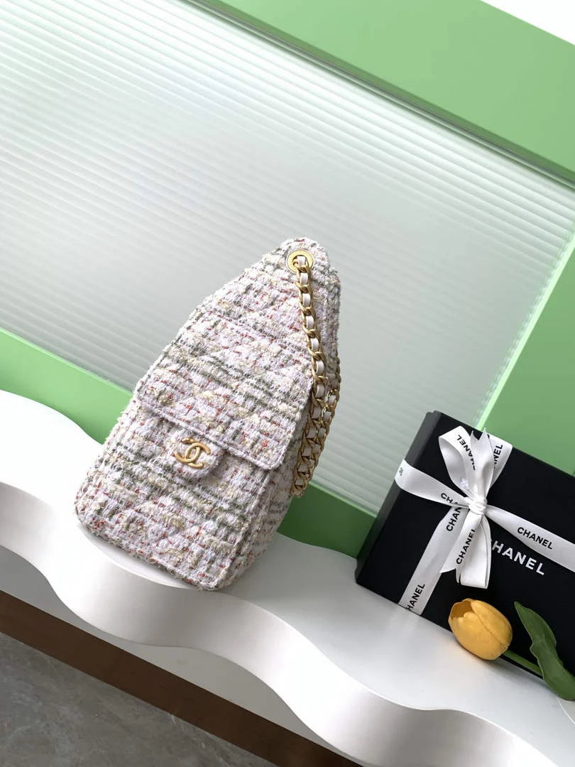 Chanel 25 small handbag, AS5293 Tweed White