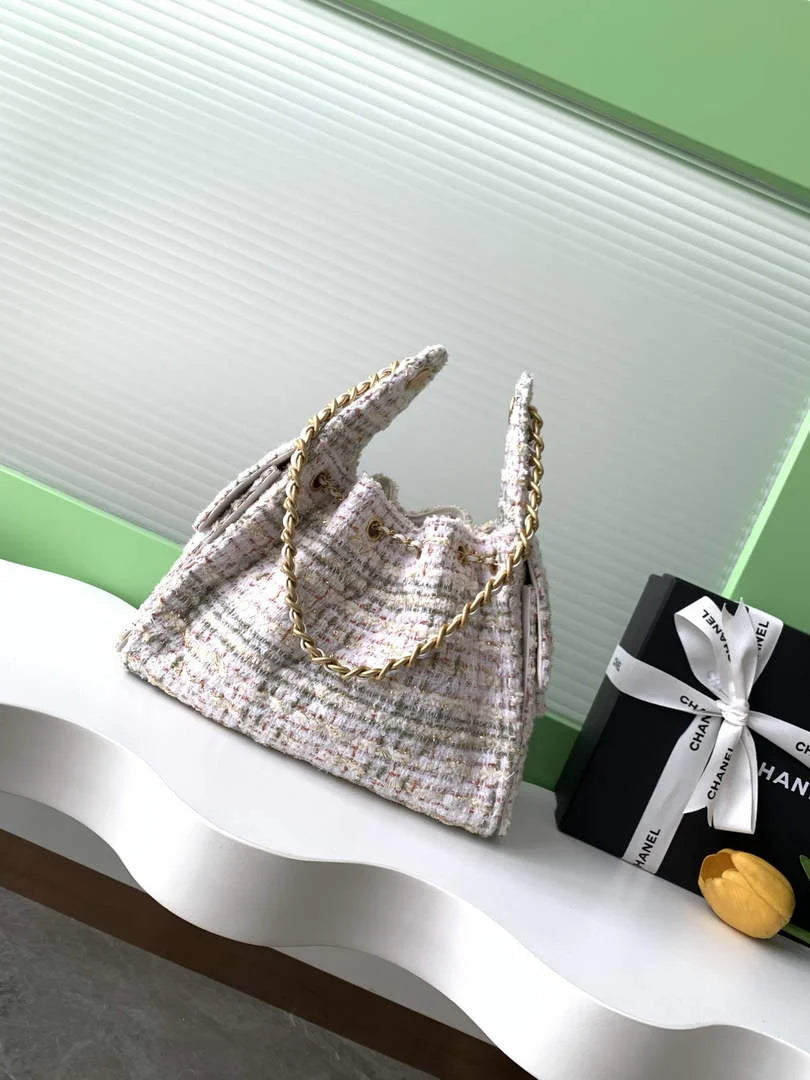 Chanel 25 small handbag, AS5293 Tweed White