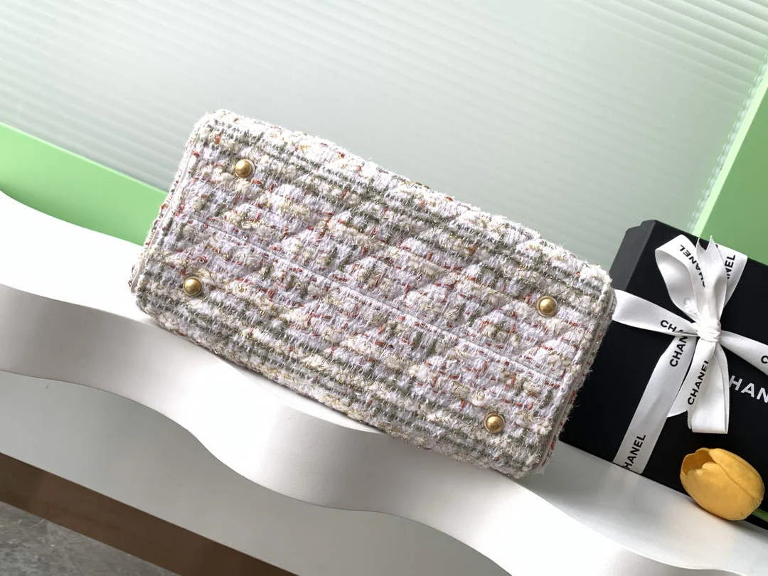 Chanel 25 small handbag, AS5293 Tweed White