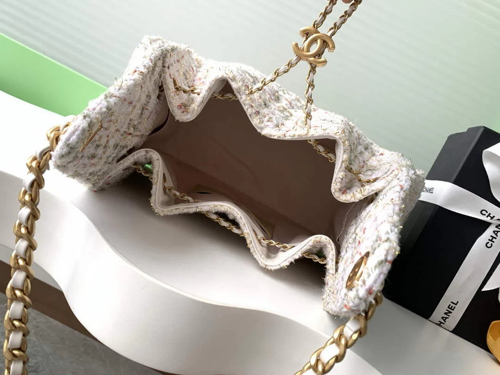 Chanel 25 small handbag, AS5293 Tweed White