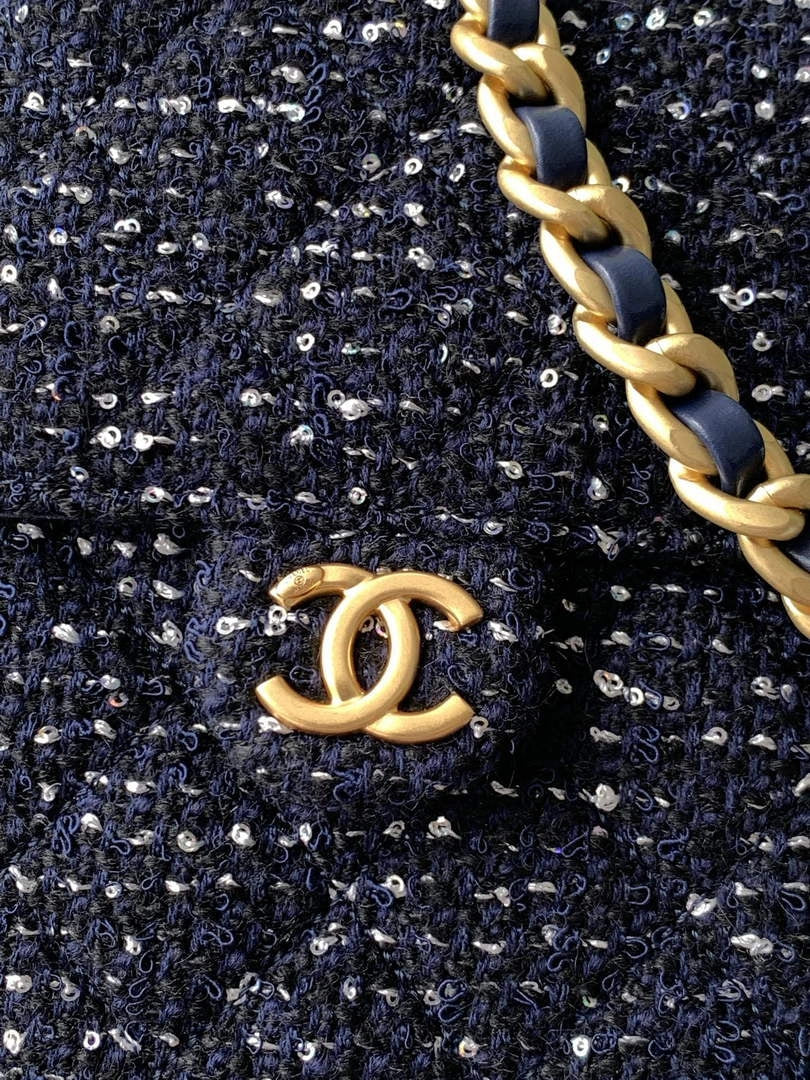 Chanel 25 small handbag, AS5293 Tweed Navy