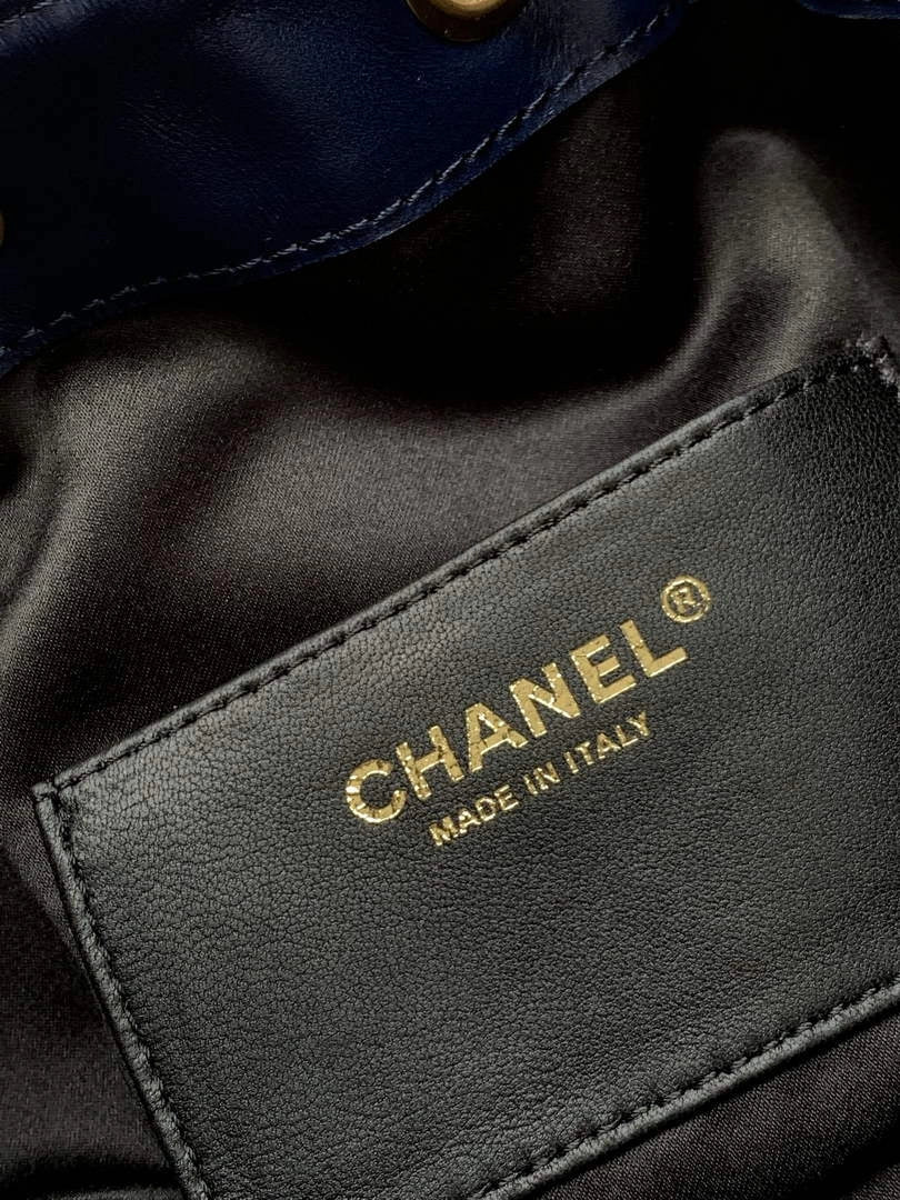 Chanel 25 small handbag, AS5293 Tweed Navy