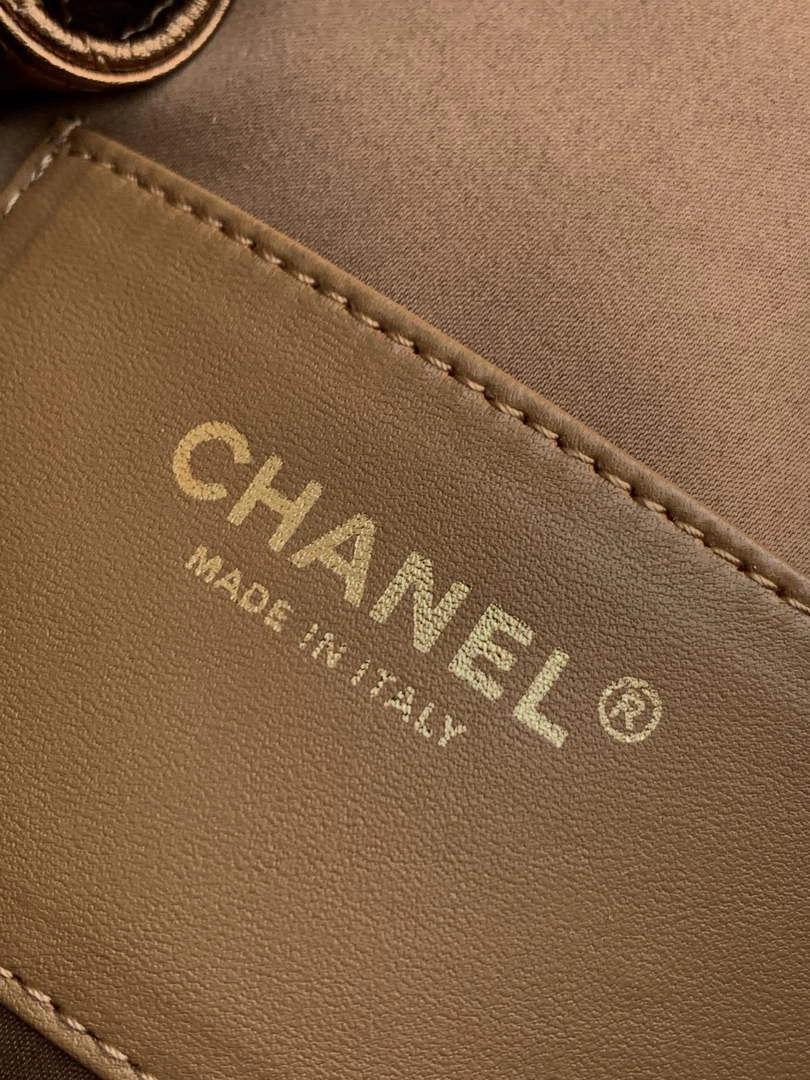 Chanel 25 small handbag, AS5293 Grained Calfskin Bronze