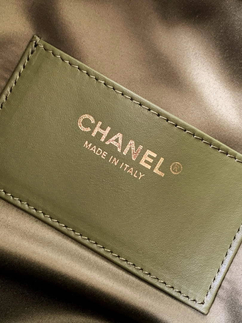Chanel 25 small handbag, AS5293 Suede Green