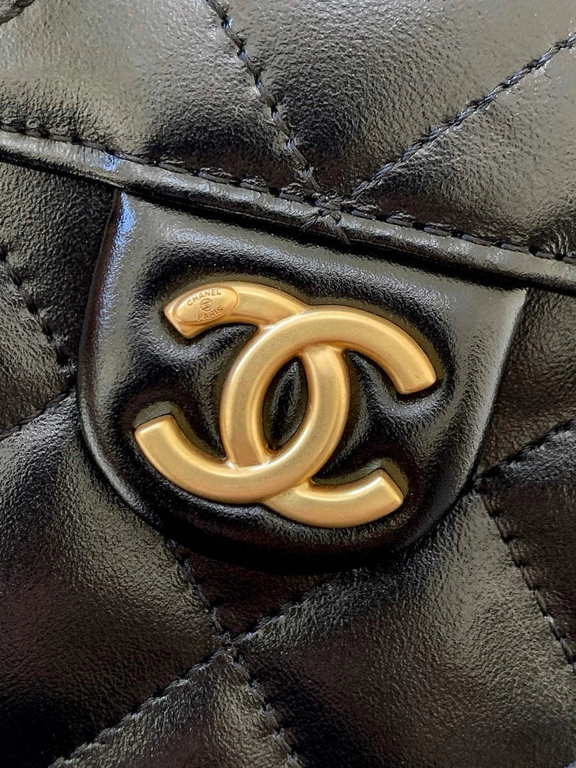 Chanel 25 small handbag, AS5293 Shiny Crumpled Calfskin Black