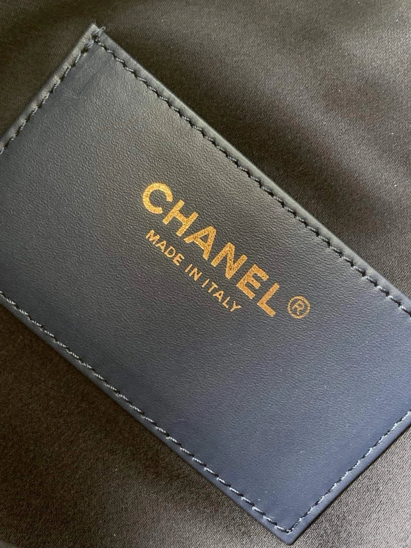Chanel 25 small handbag, AS5293 Grained Calfskin Navy