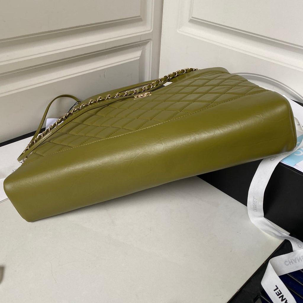 Chanel 31 Large shopping bag AS1010 Shiny Calfskin Green