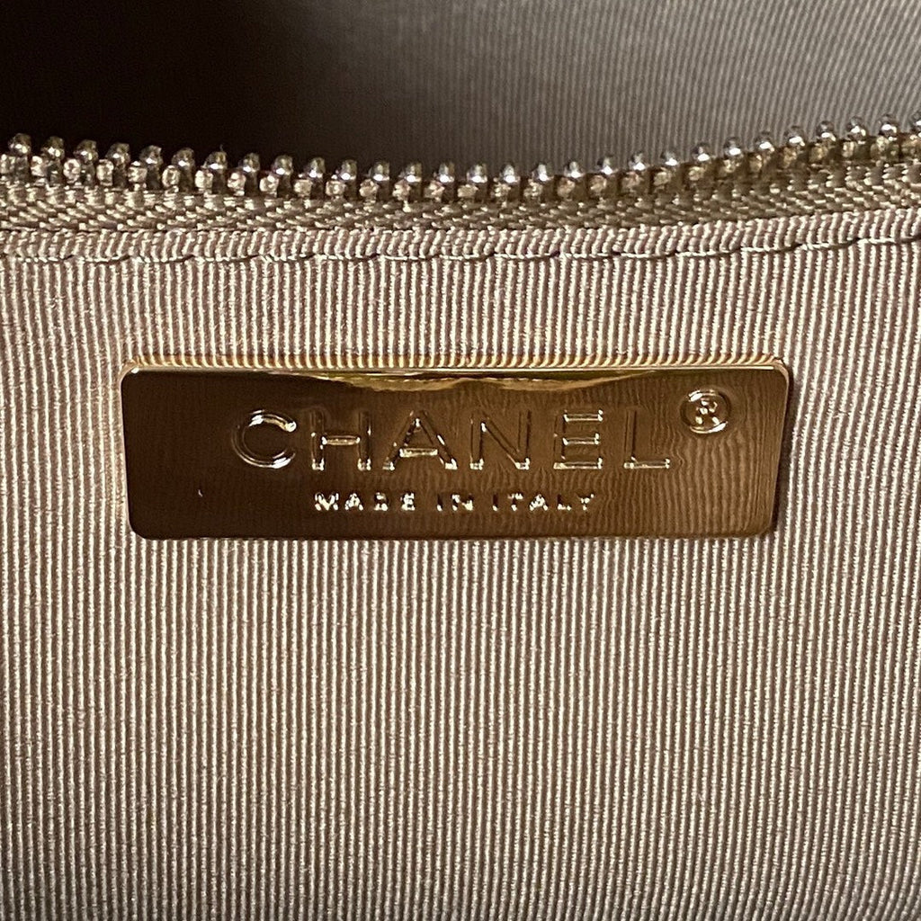 Chanel 31 Large shopping bag AS1010 Shiny Calfskin Green