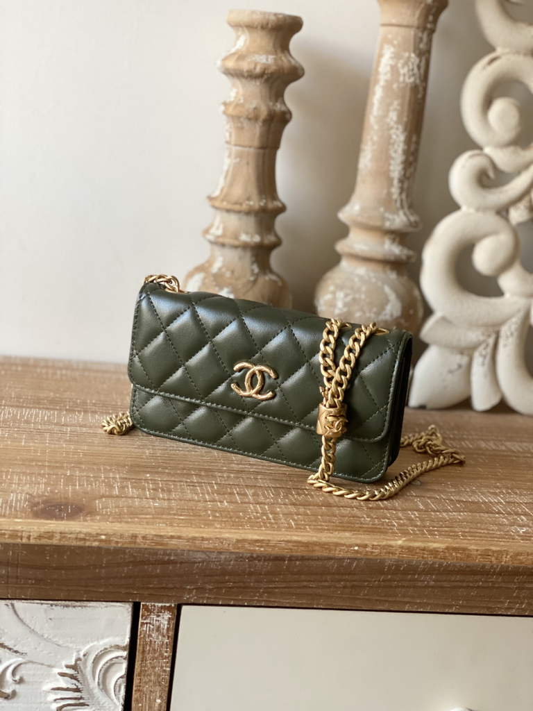 Chanel 81224 Mini Shoulder Bag Lambskin In Green