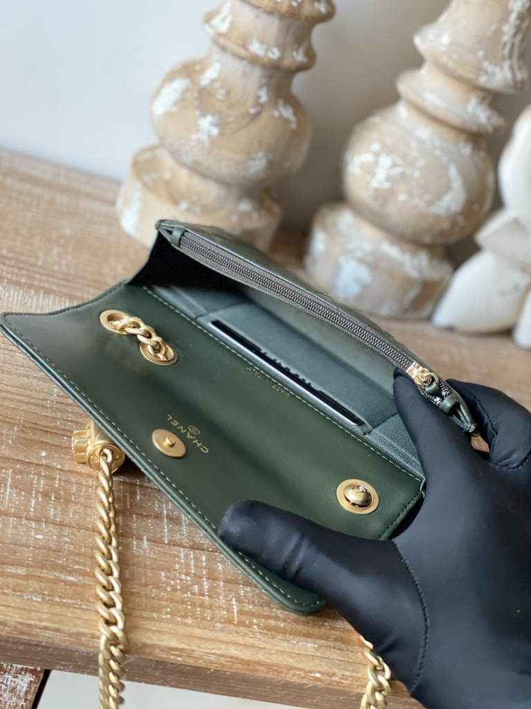 Chanel 81224 Mini Shoulder Bag Lambskin In Green