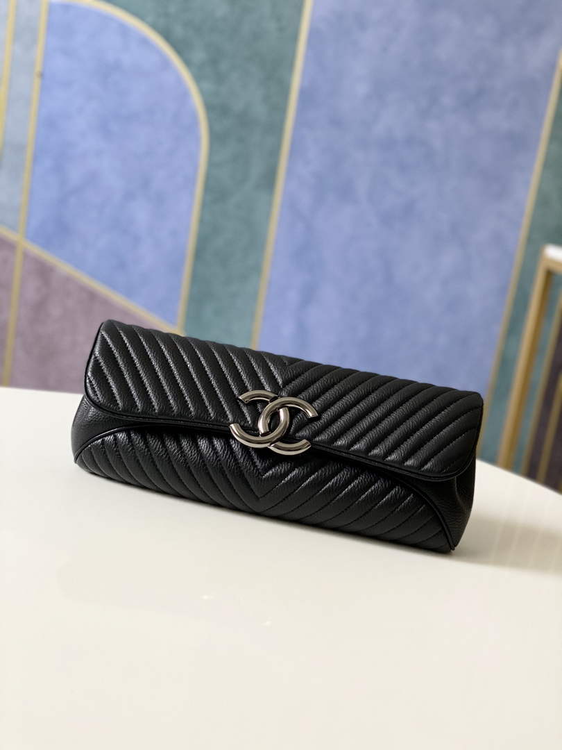 Chanel 86015 Evening Bag deer Leather black